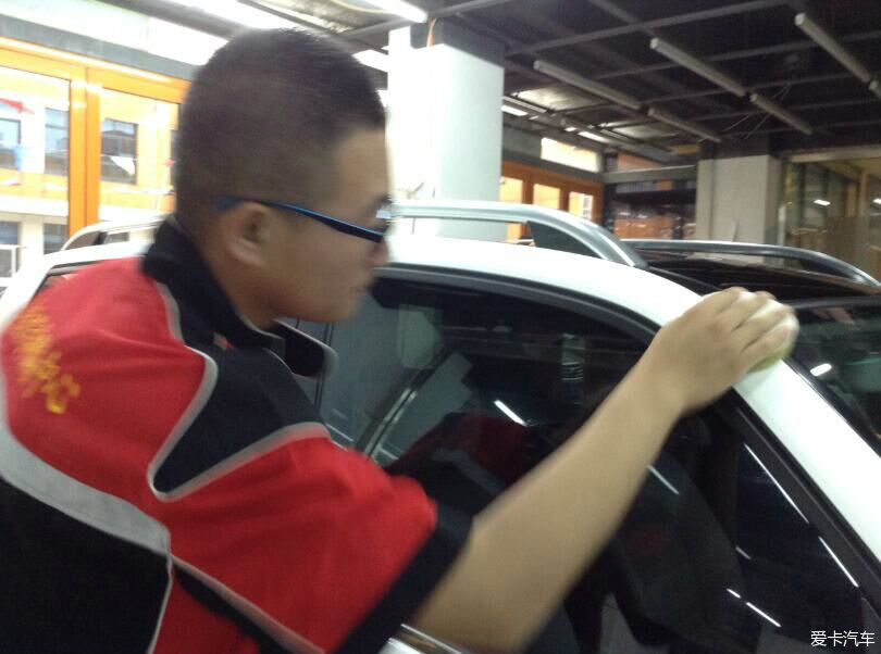 東營(yíng)美佳汽車服務(wù)中心 專業(yè)漆面護(hù)理，煥新奔馳GLK300的奪目光彩